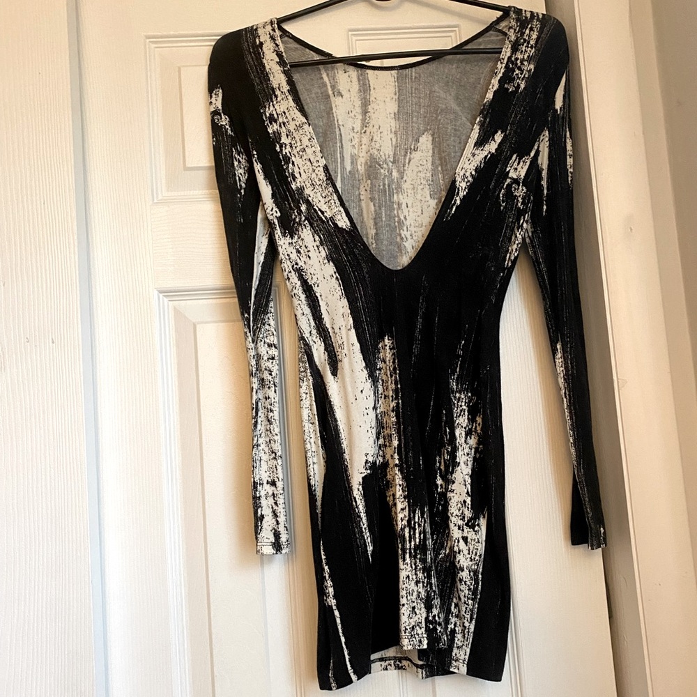 NWOT H&M Scuba Deep V Dress